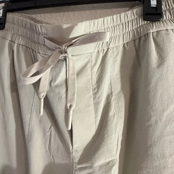 lululemon athletica Men's Light Gray Cargo Pants - Picture 4 of 7